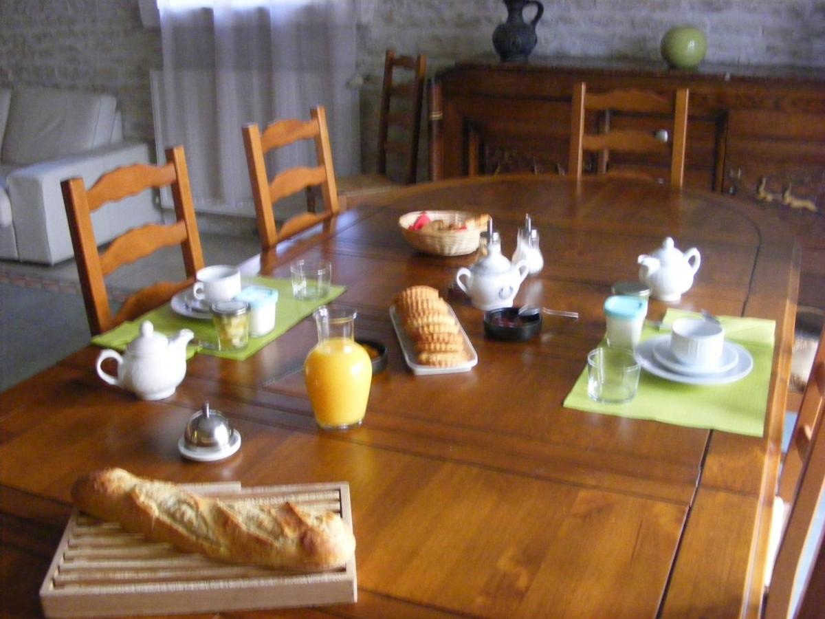 Le Logis De La Venise Verte Saint-Hilaire-la-Palud Esterno foto